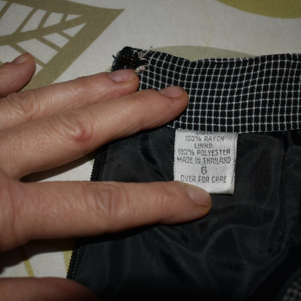 Unique Vintage Suit Set (Pencil Skirt and Blazer) - Picture 7 of 7